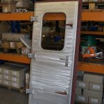 Aluminium kneveldeur